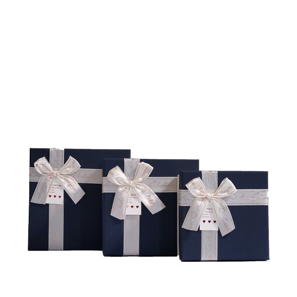 تصویر  (SY-0313) جعبه كادو كرم درب سورمه‌اي 3 سايز