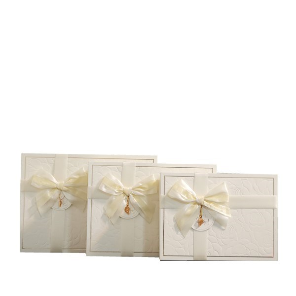 تصویر  (MS9304-147) جعبه كادو مستطيل طرح گل رز كرم 3 سايز